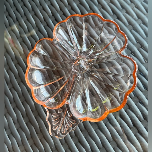 Vintage 1930s Jeannette Iridescent Carnival Glass, 3 leaf Clover Dish - Picture 2 of 9